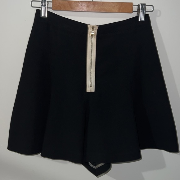 L’AGENCE Shorts - Picture 5 of 6